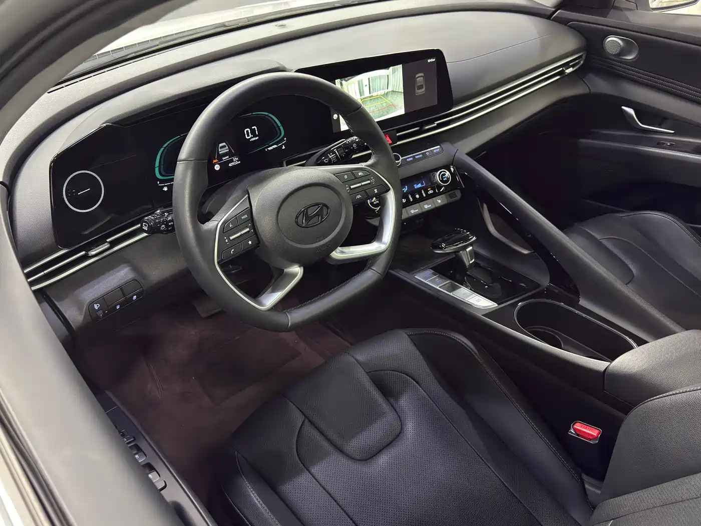 Hyundai Elantra 2023 Model 1.5L CVT LUX Premium Edition фото 15