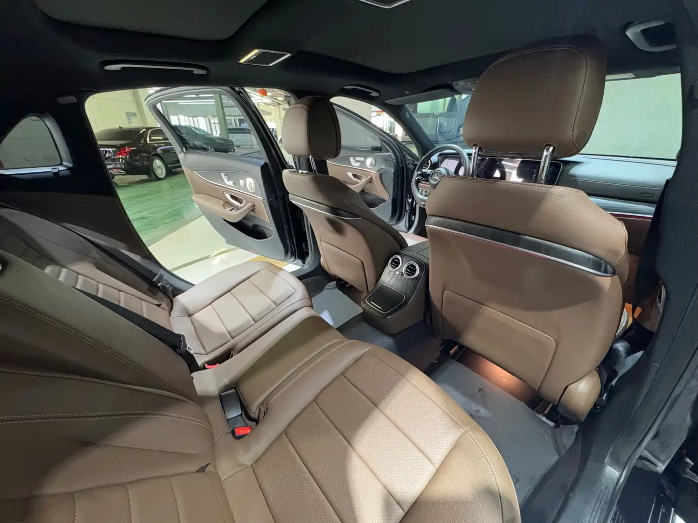 Mercedes-Benz E-Class 2023 E 300 L Sport Luxury фото 10