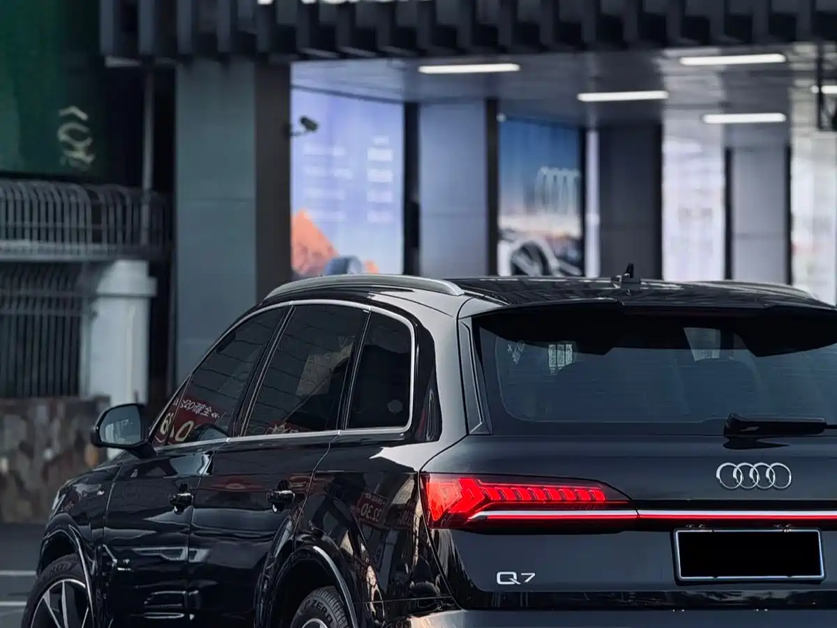 AUDI Q7