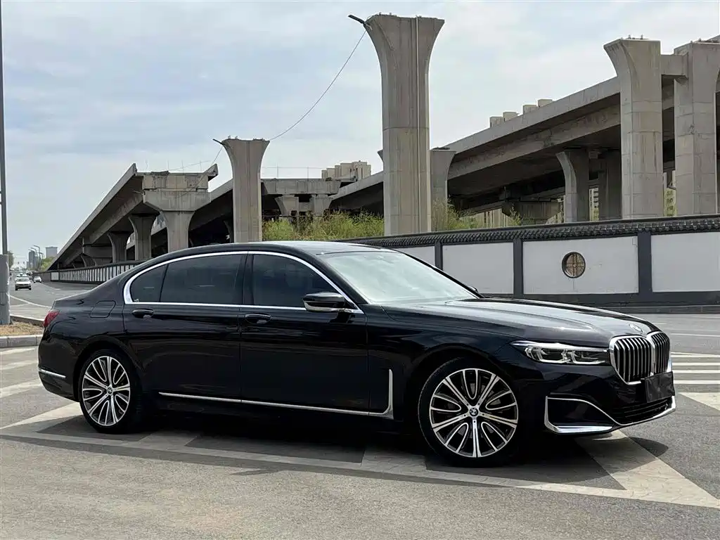 BMW 7-SERIES