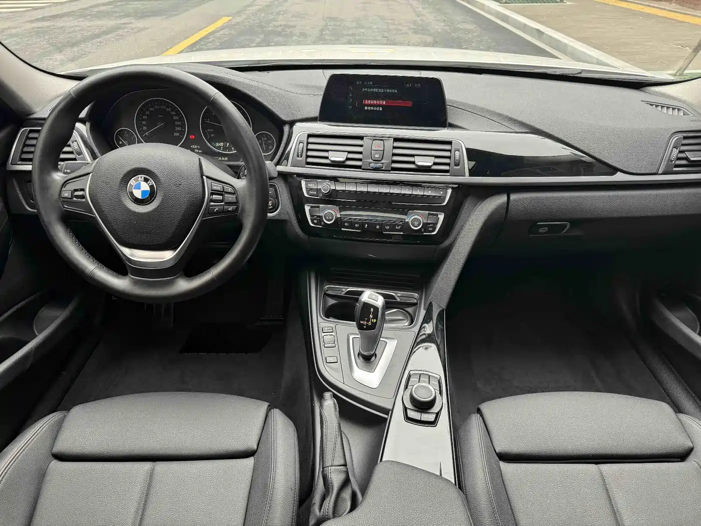 BMW 3 Series 2018 318i фото 13