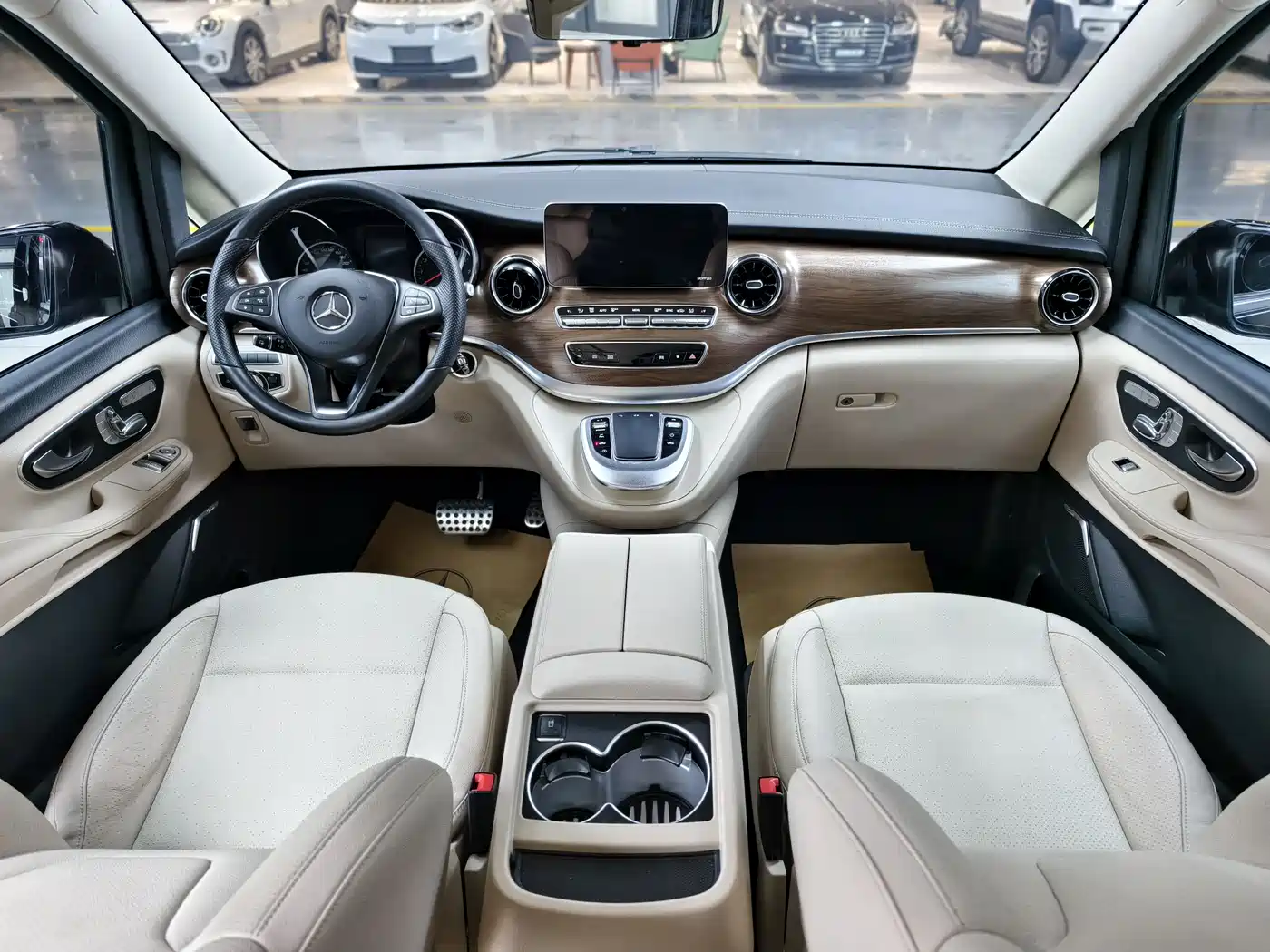 Mercedes-Benz V-Class 2022 V 260 L Long Wheelbase Luxury Edition фото 9