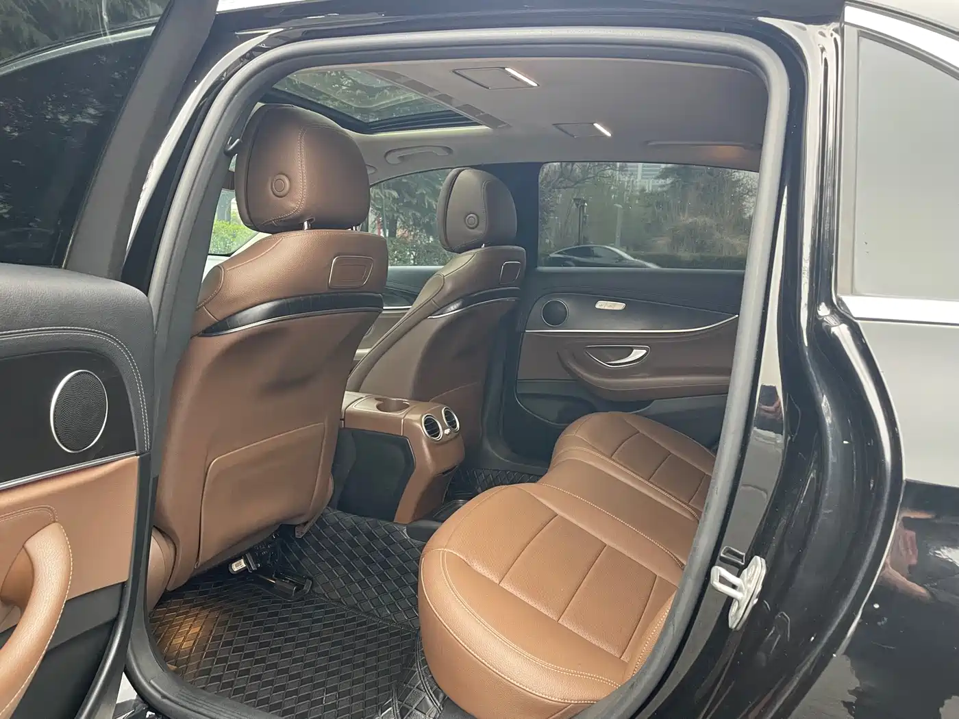 Mercedes-Benz E-Class 2016 E 200 L Sport Type фото 10