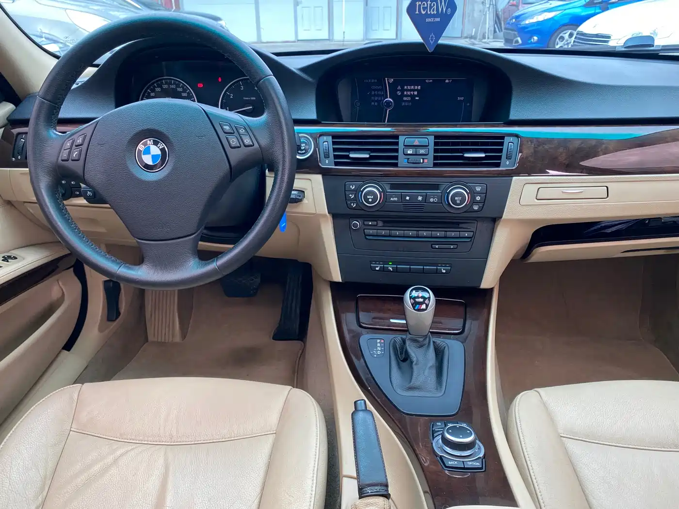 BMW 3 Series 2009 320i Luxury фото 6