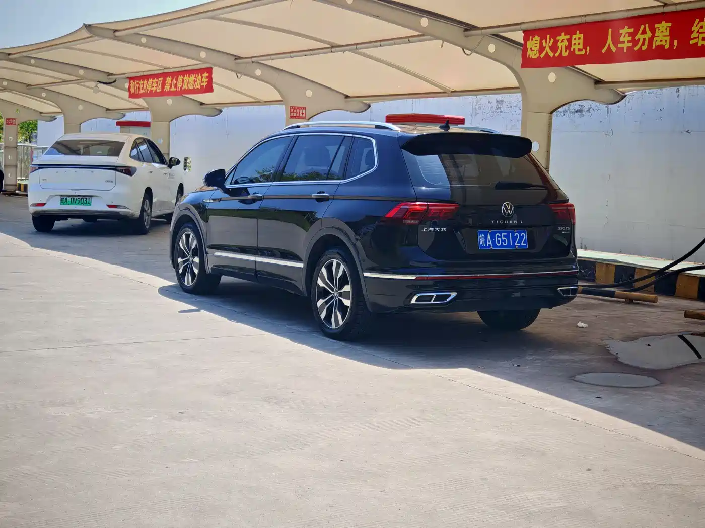 Volkswagen Tiguan L 2022 380TSI Automatic 4WD R-Line Cross Edition 7-Seater фото 6