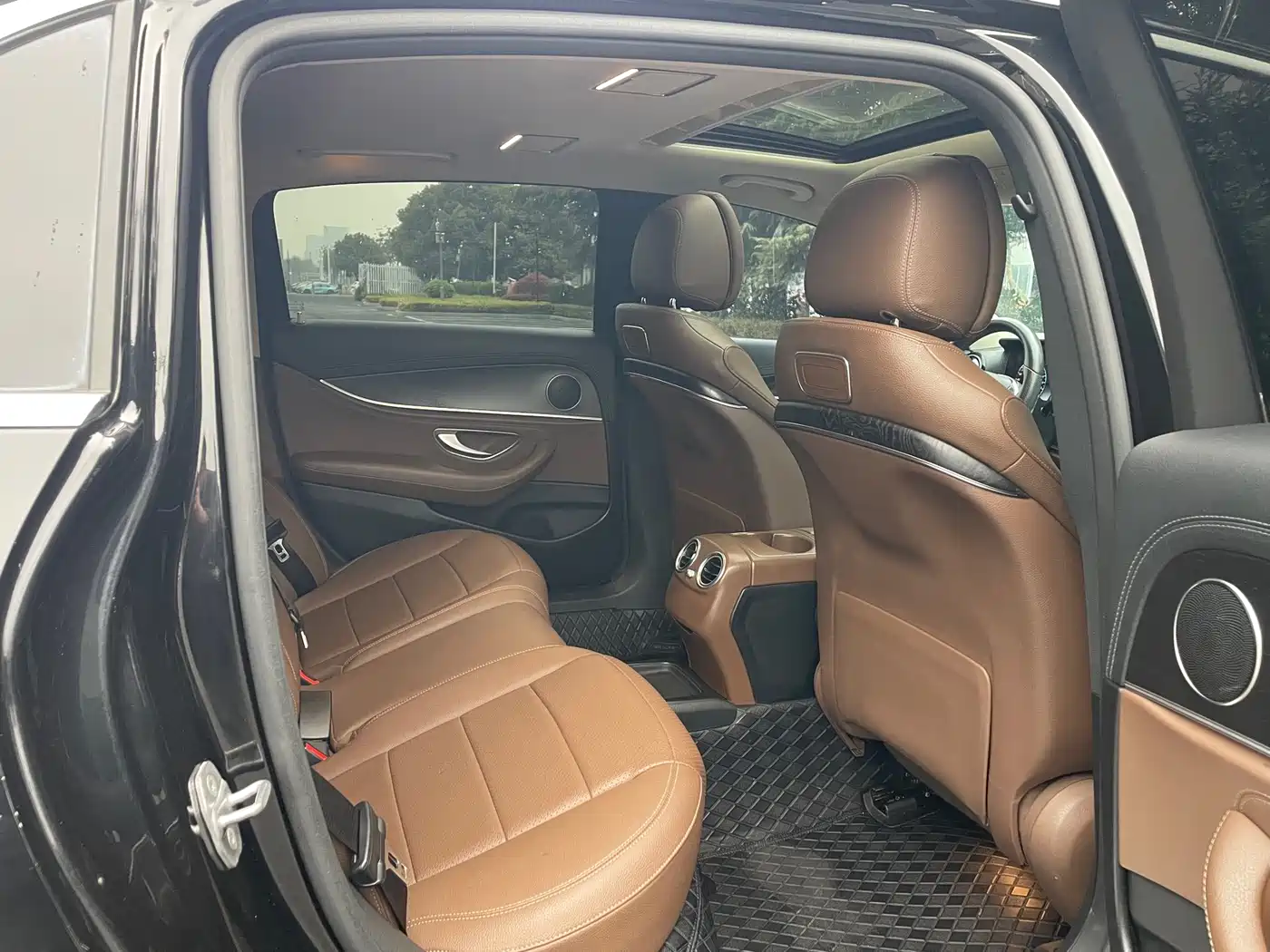 Mercedes-Benz E-Class 2016 E 200 L Sport Type фото 12