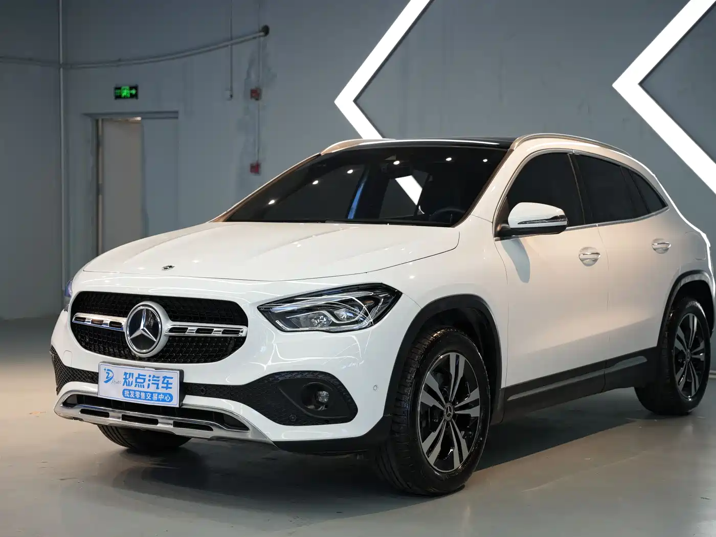 MERCEDES-BENZ GLA
