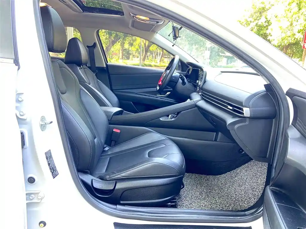 Hyundai Elantra 2021 1.5L CVT GLX Elite Edition фото 5