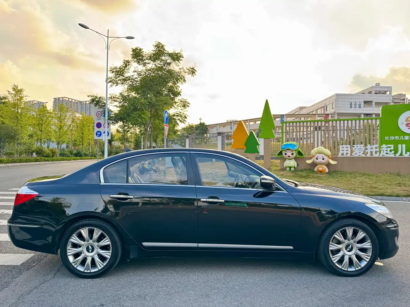 Hyundai Genesis 2010 2008 BH330 Luxury Edition