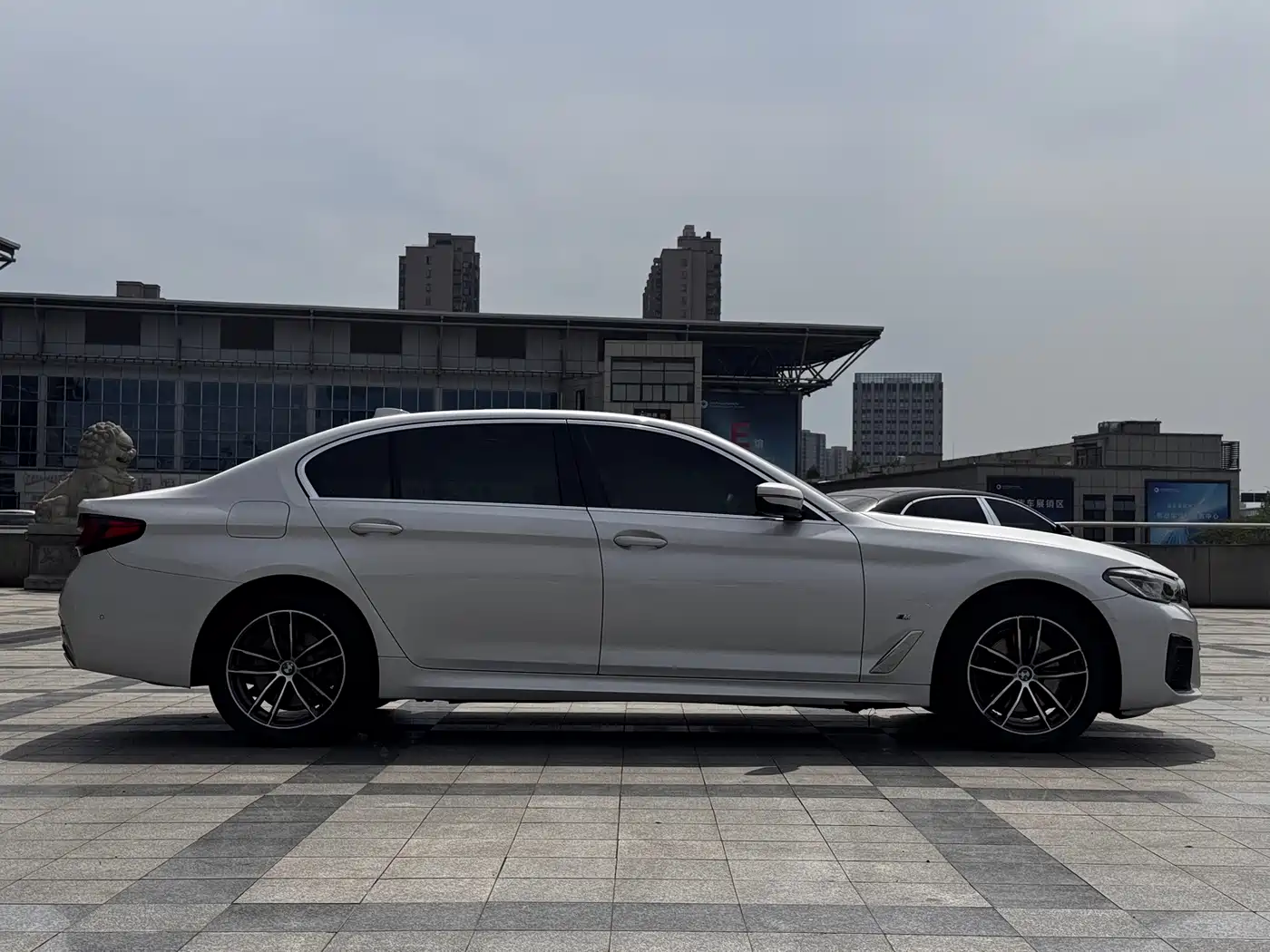 BMW 5 Series 2022 525Li Luxury Package фото 4