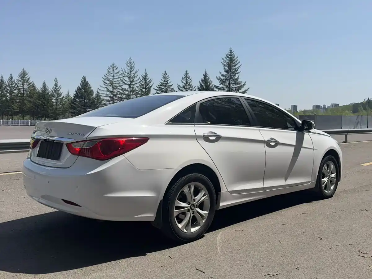 Hyundai Sonata 2013 2.0L Automatic Luxury Edition фото 8