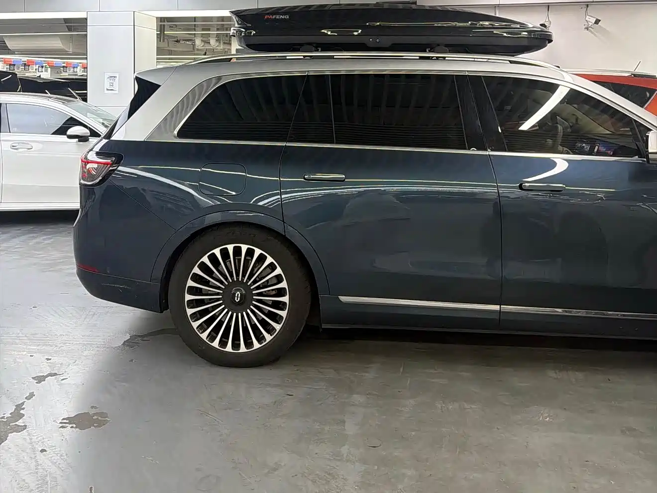 AITO Wenjie AITO M9 2024 Extended Range Ultra 42kWh 6-Seater фото 4