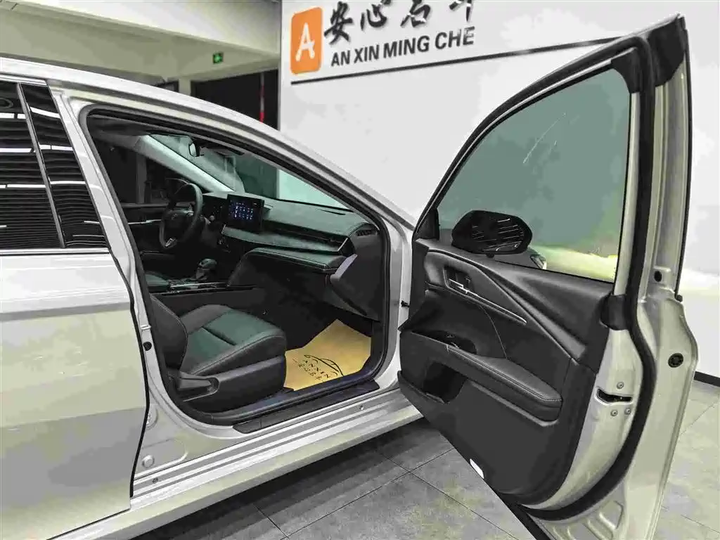 Toyota Camry 2026 2.0E Elite Edition фото 19