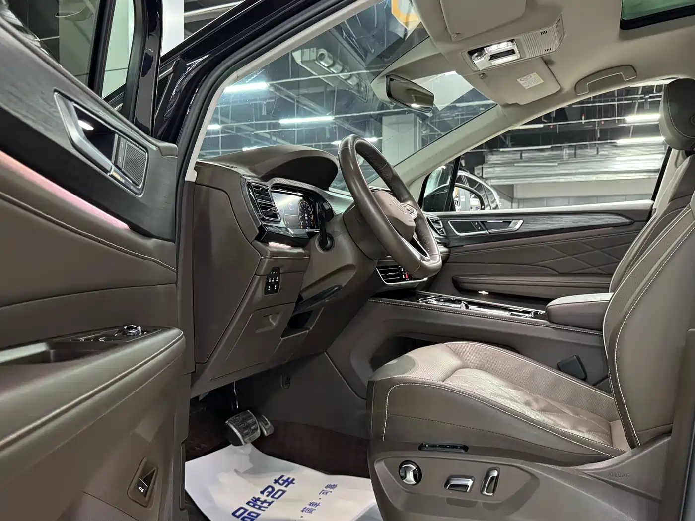 Volkswagen Viloran 2023 380TSI Premium Edition фото 7