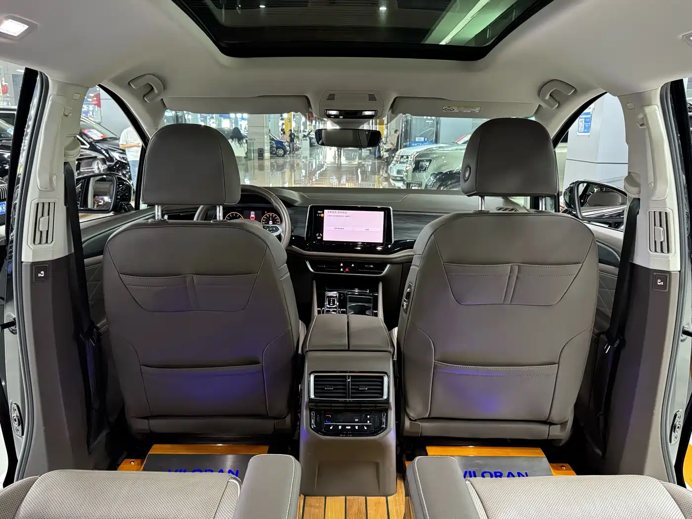 Volkswagen Viloran 2023 380TSI Premium Edition фото 21
