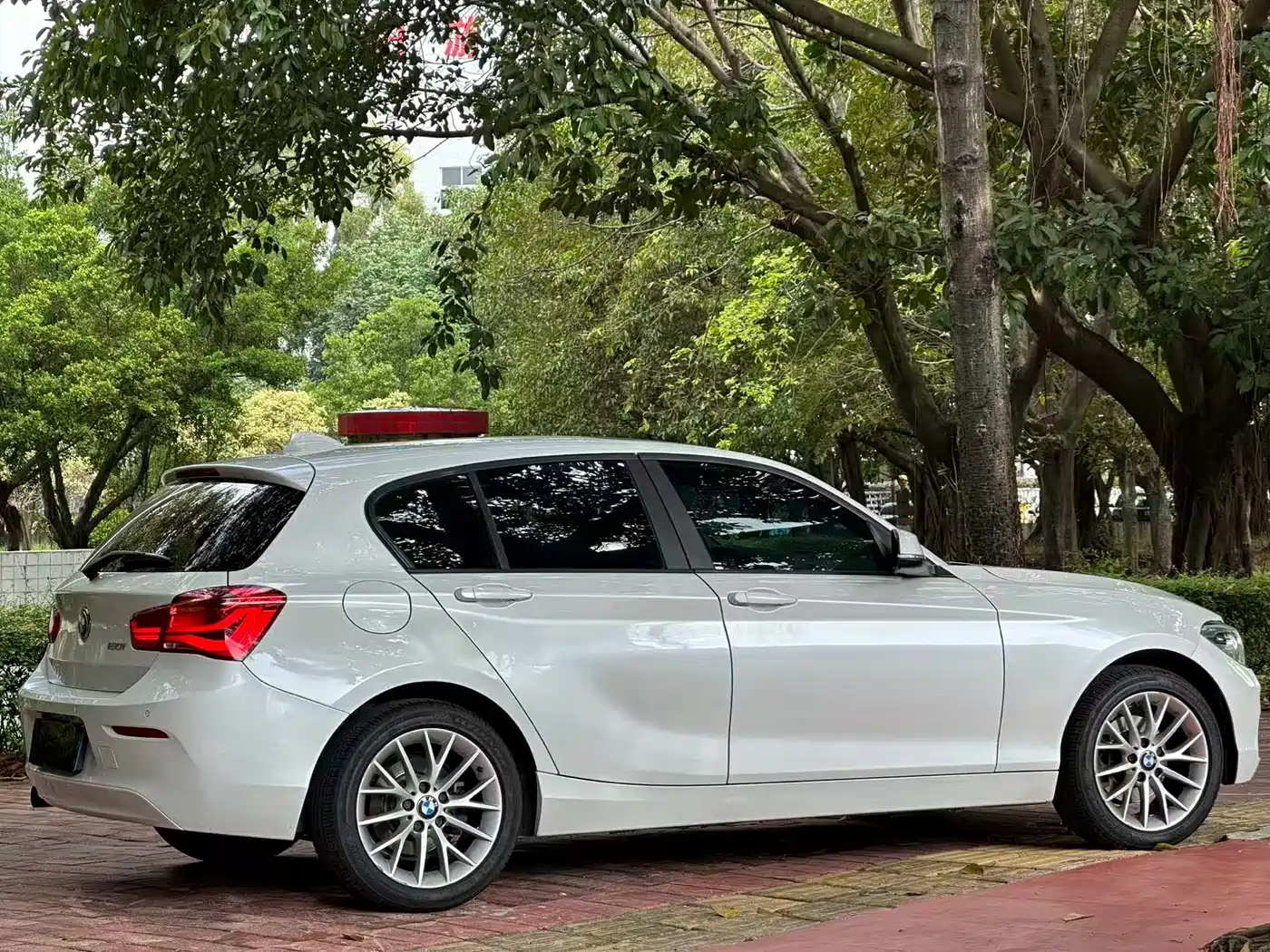 BMW 1 Series (Import) 2015 120i Leading фото 4