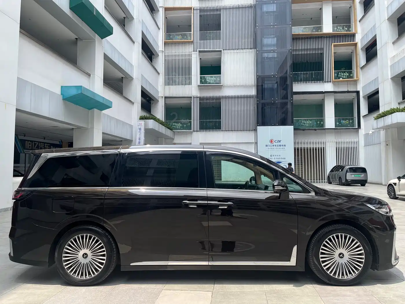 Voyah Auto Voyah Dreamer 2025 PHEV AWD Flagship Kunpeng Edition фото 4