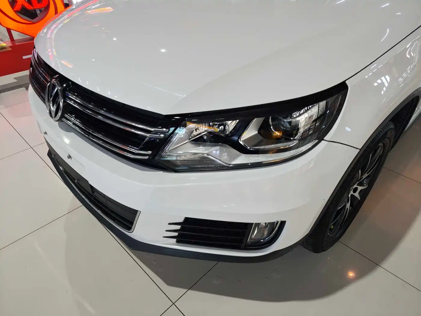 VOLKSWAGEN TIGUAN