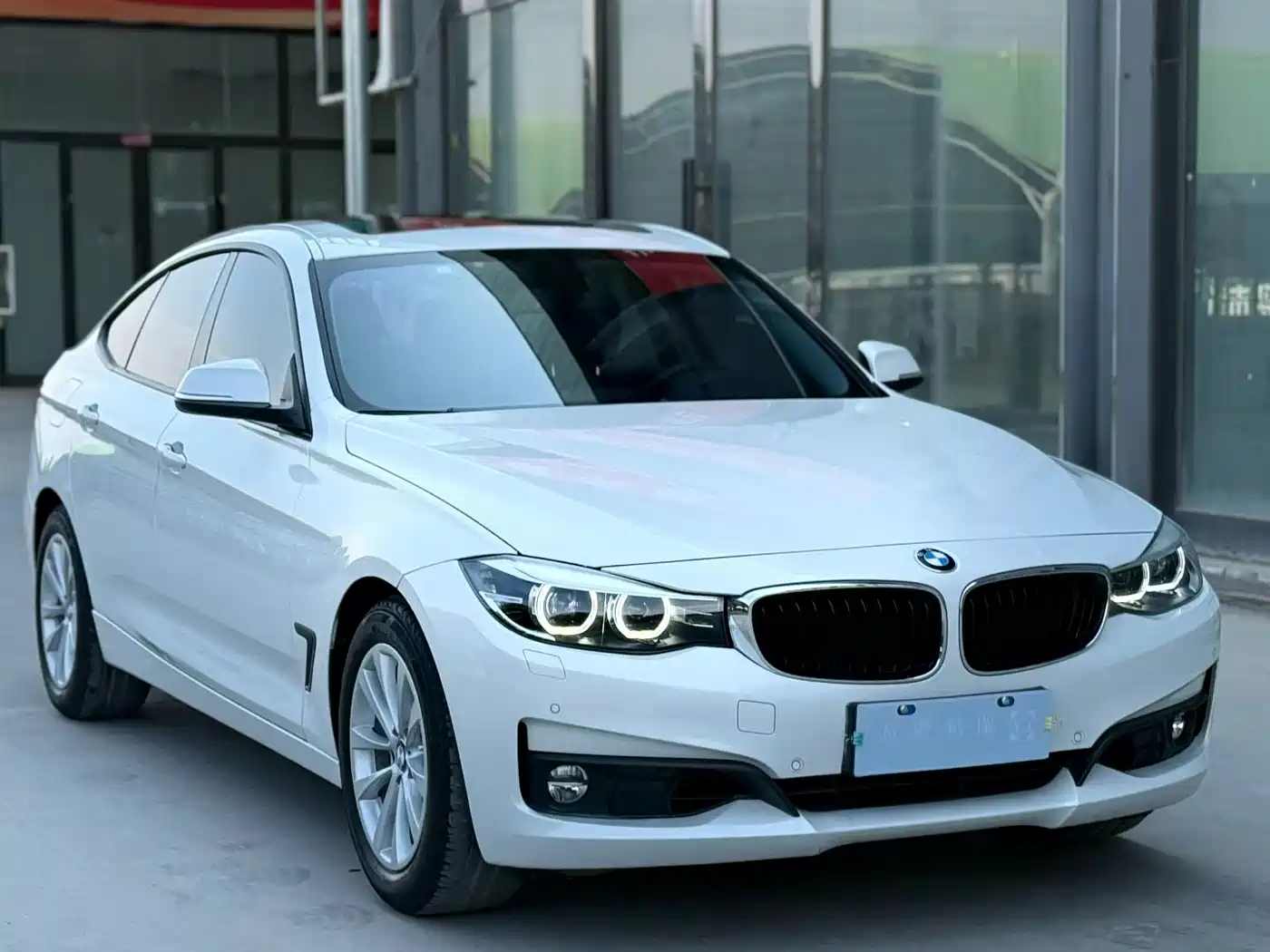 BMW 3 Series GT 2017 320i Fashion фото 3