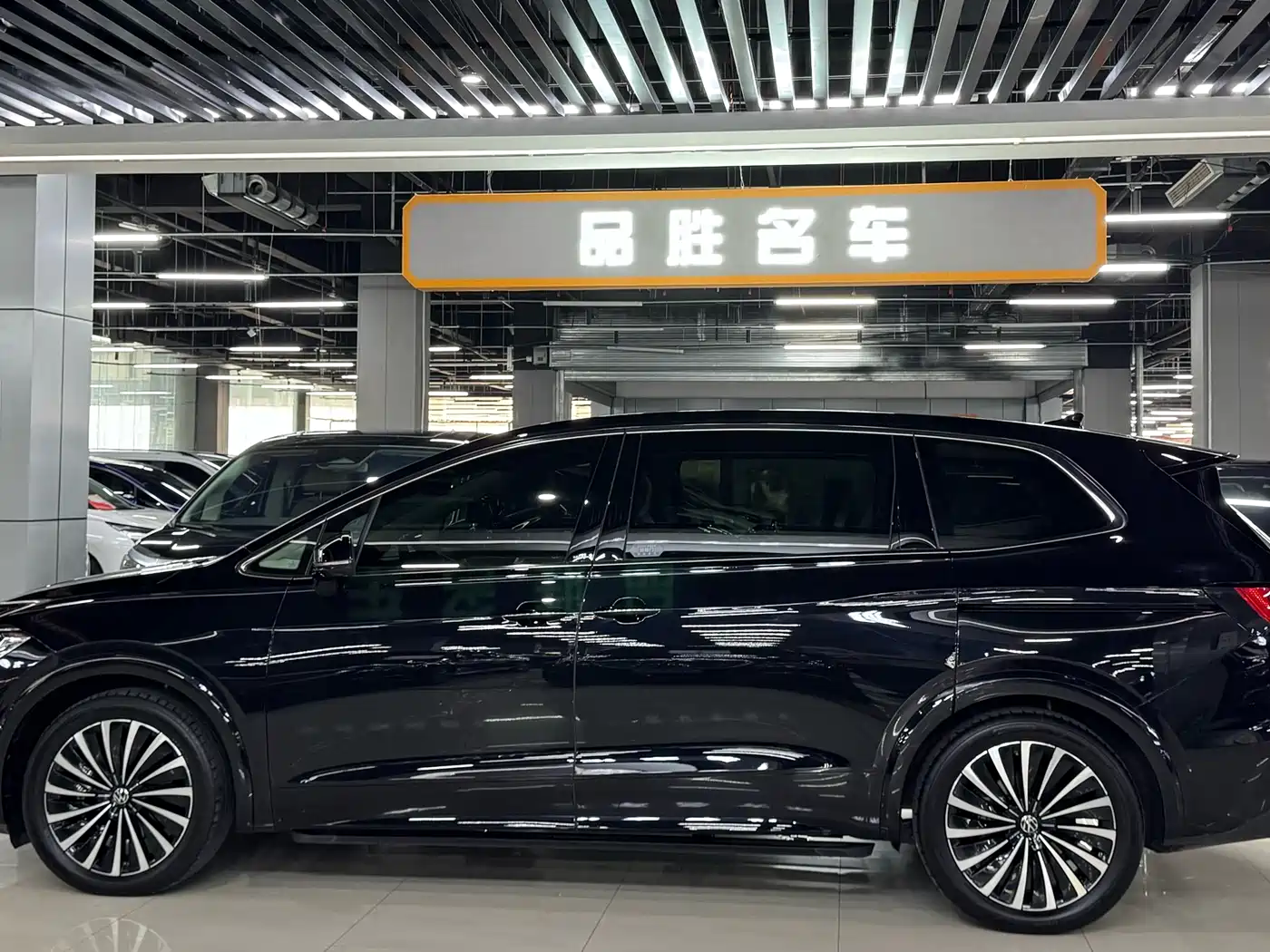Volkswagen Viloran 2023 380TSI Premium Edition фото 3