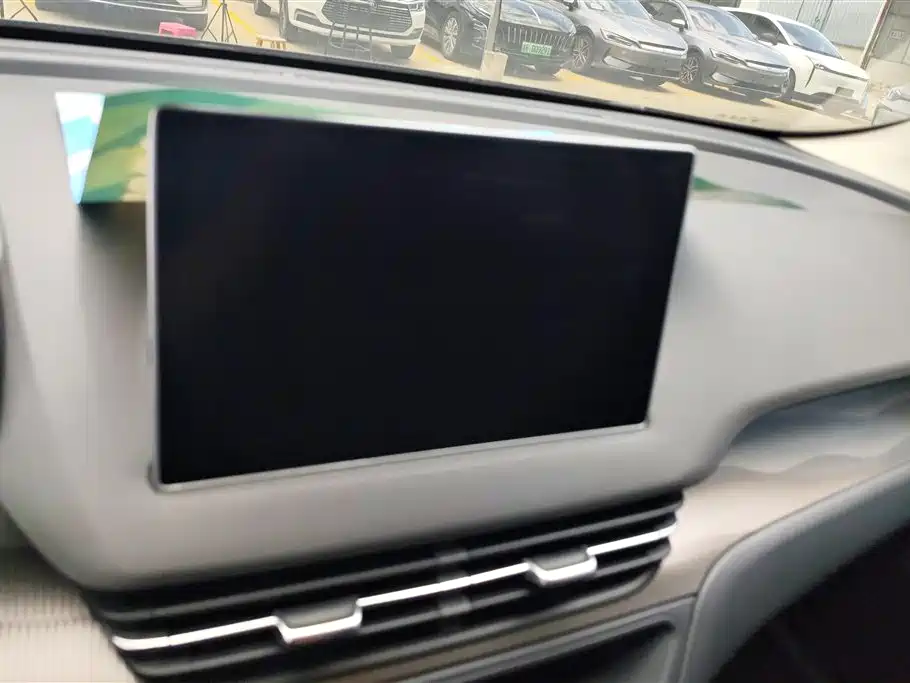Hongqi E-QM5 2023 Basic Travel Edition фото 13
