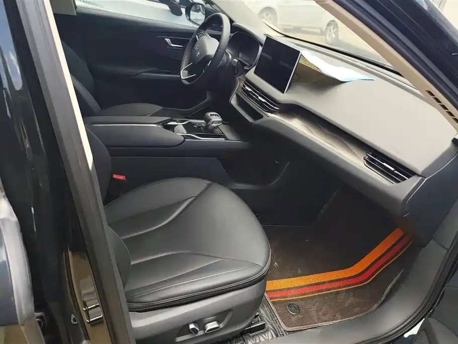 Hongqi E-QM5 2023 Basic Travel Edition фото 8