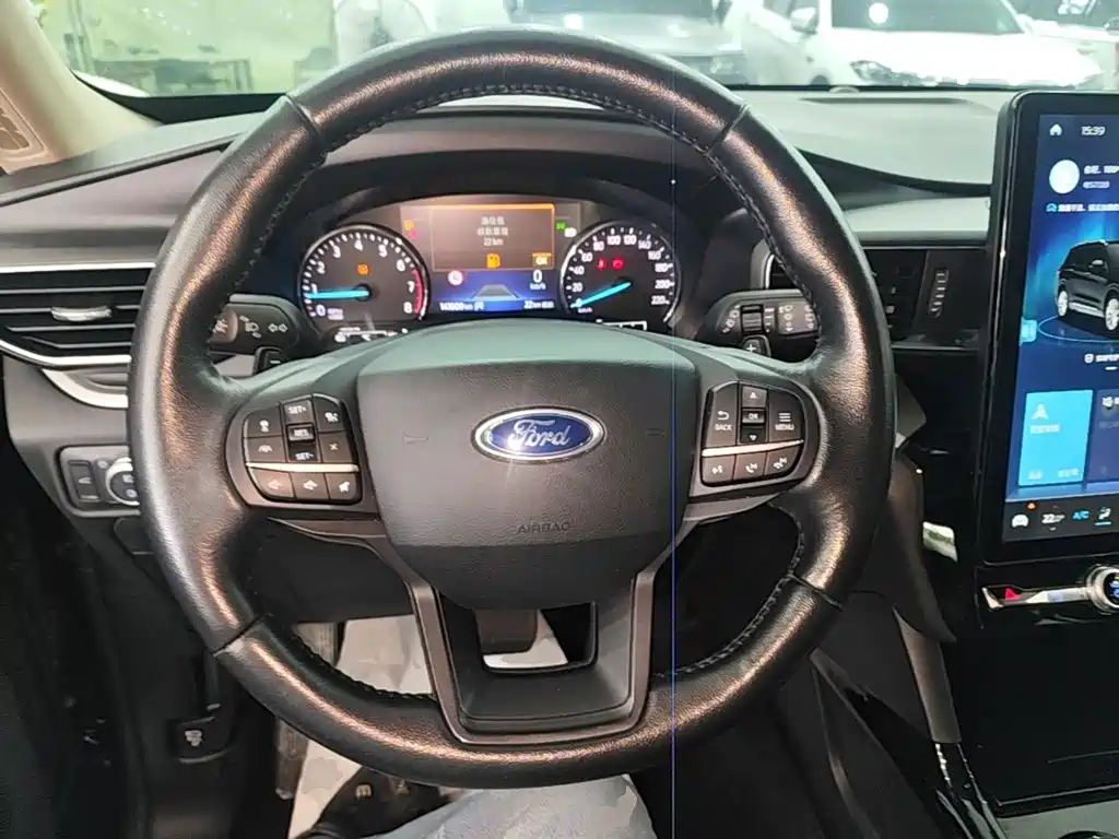 Фото 11 - Ford Explorer