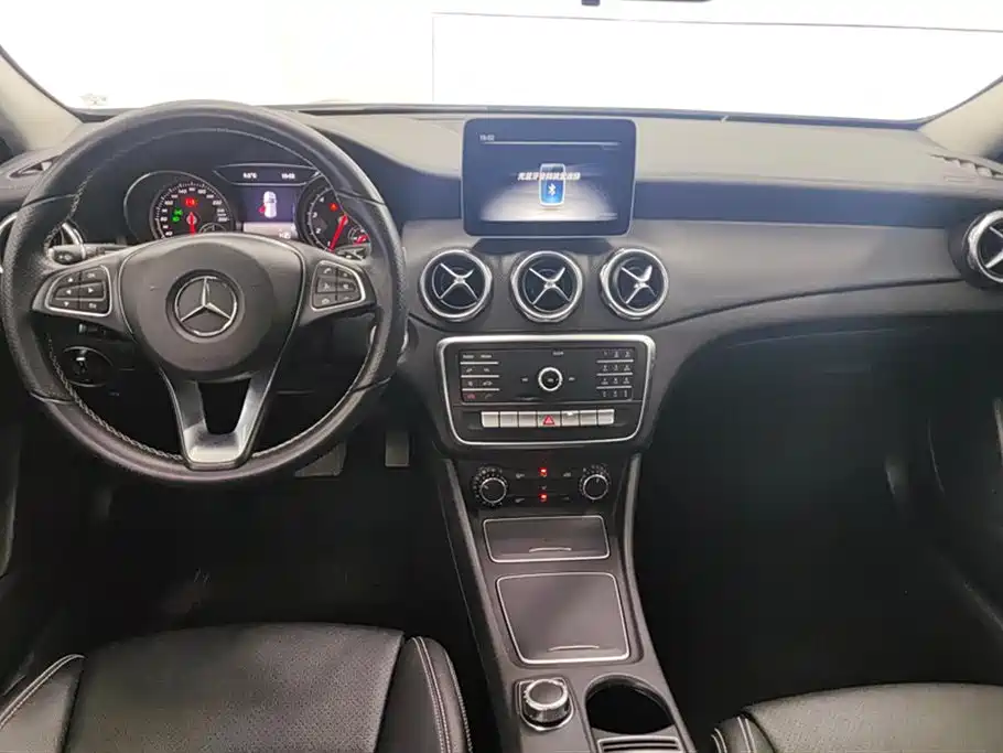 Mercedes-Benz GLA 2018 GLA 200 Fashion фото 12