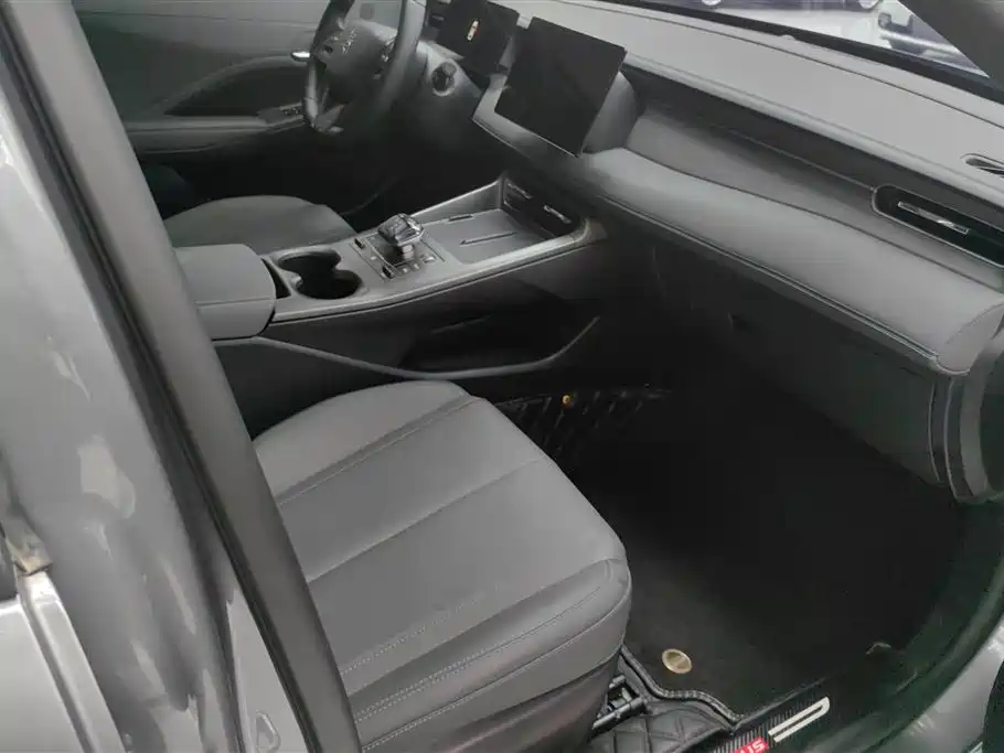 BYD Qin PLUS 2025 DM-i Smart Drive 55KM Leader фото 8