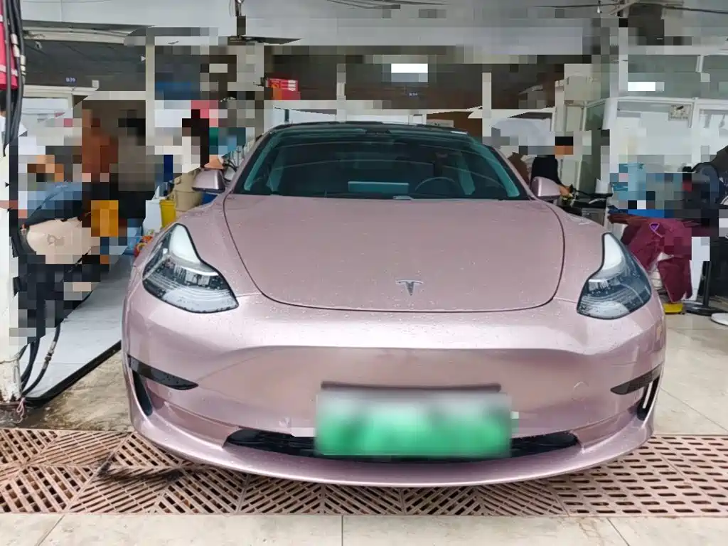 Фото 3 - Tesla Model 3