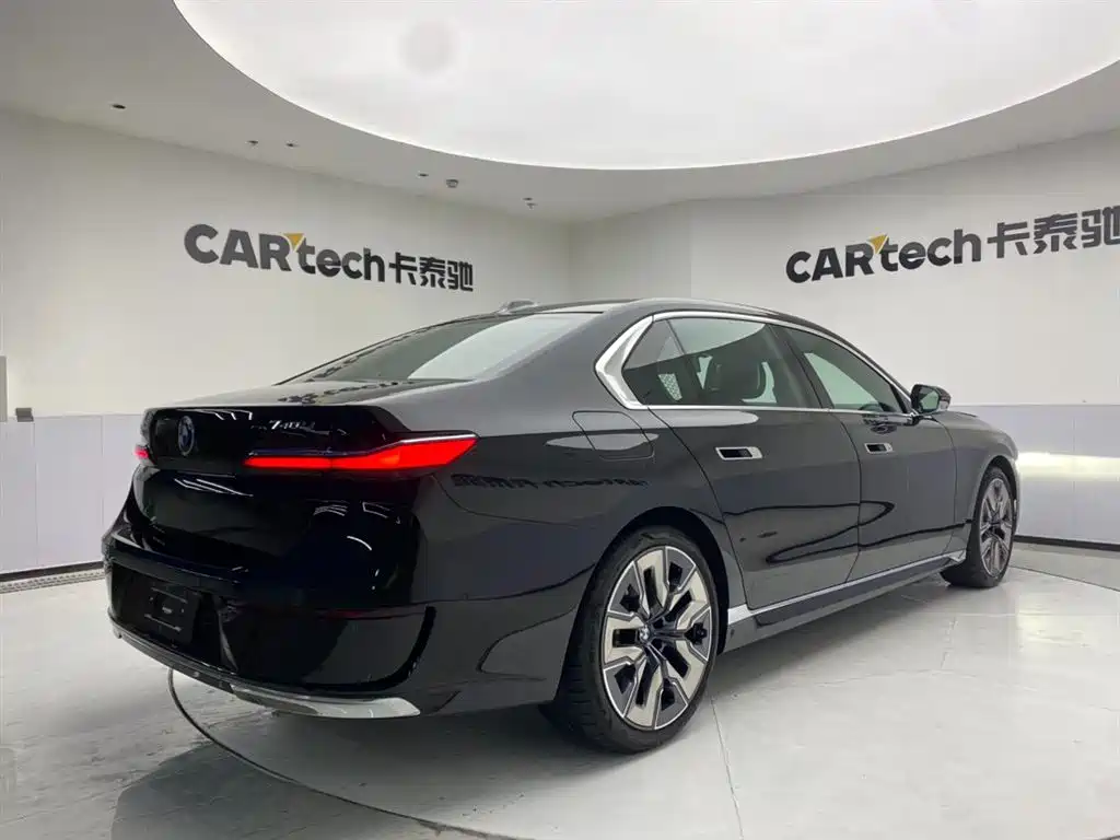 BMW 7-SERIES