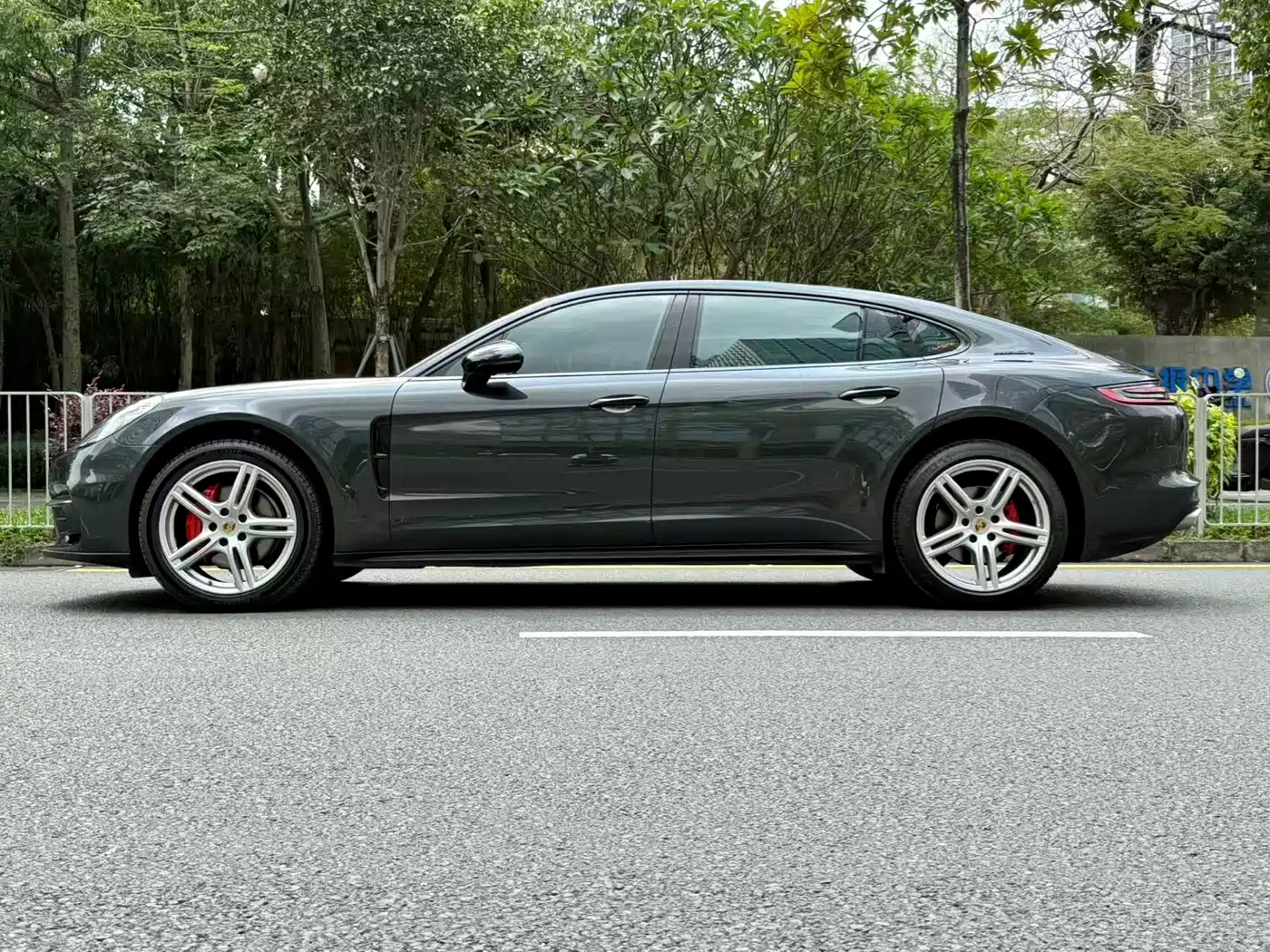 Porsche Panamera 2017 Panamera Executive Long Wheelbase 3.0T фото 4