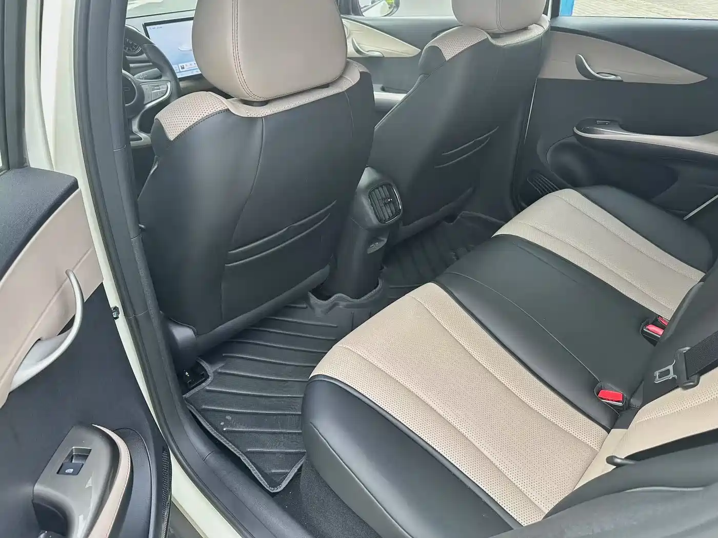 BYD Dolphin 2025 Smart Drive Edition 410km Fashion Version фото 11