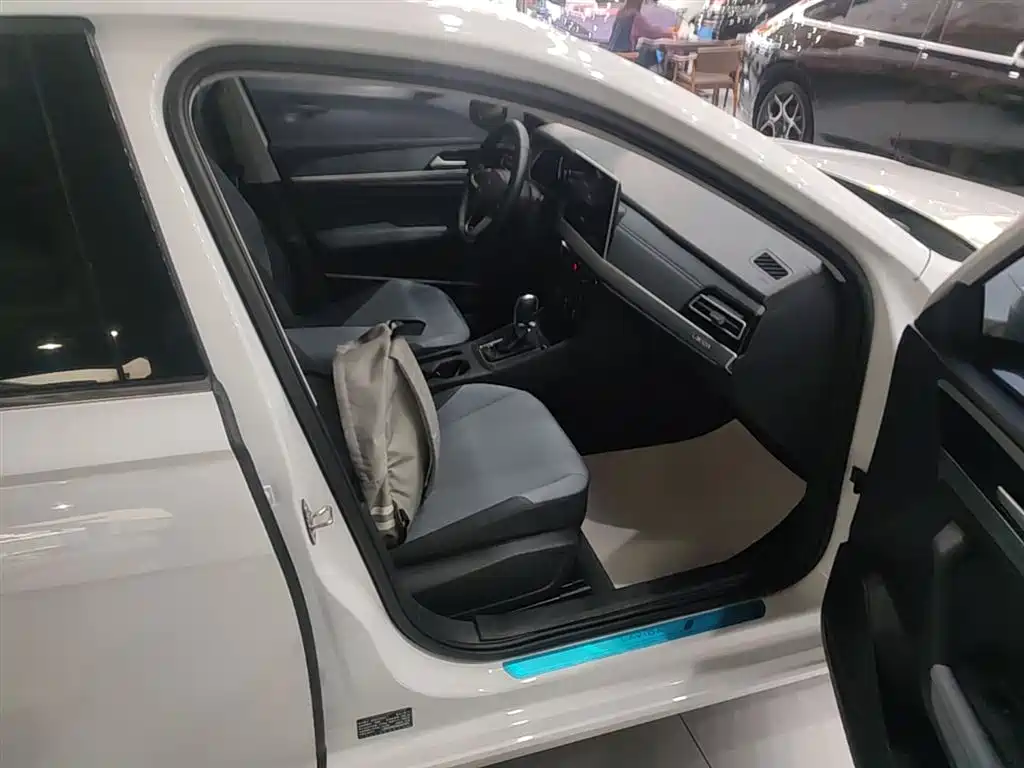 Volkswagen Lavida 2023 1.5L Auto Five Million Edition фото 25