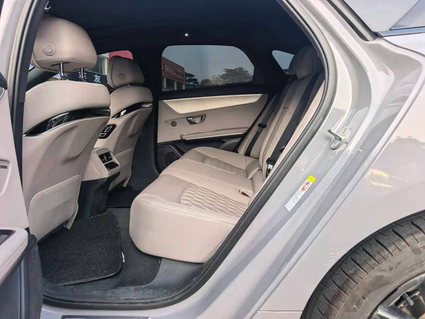 BYD Han 2025 DM-i Smart Driving Edition 125KM Honor фото 8