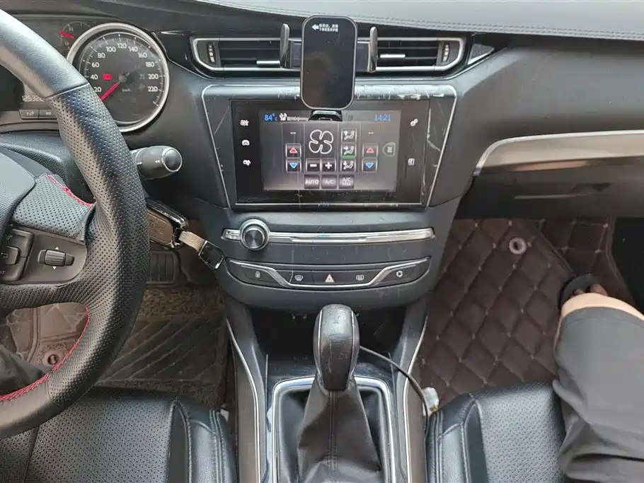 Peugeot 408 2015 Model 1.2T Automatic Luxury Edition фото 13