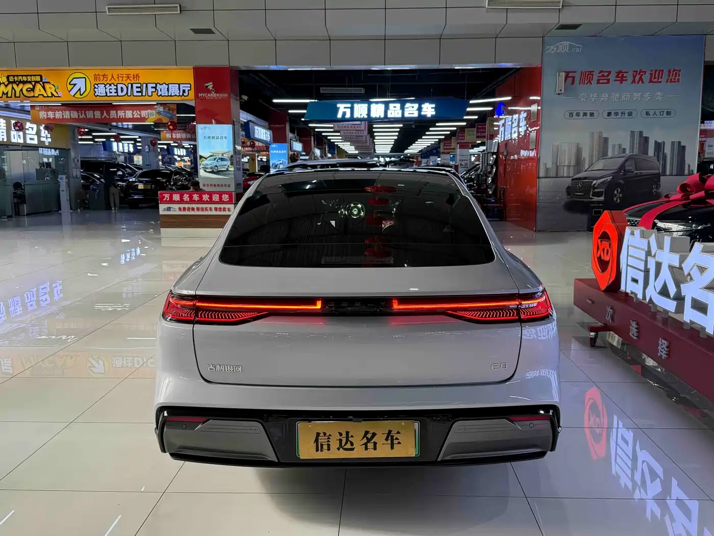Geely Galaxy Galaxy E8 2025 700km Long Voyage Smart Drive Edition фото 22