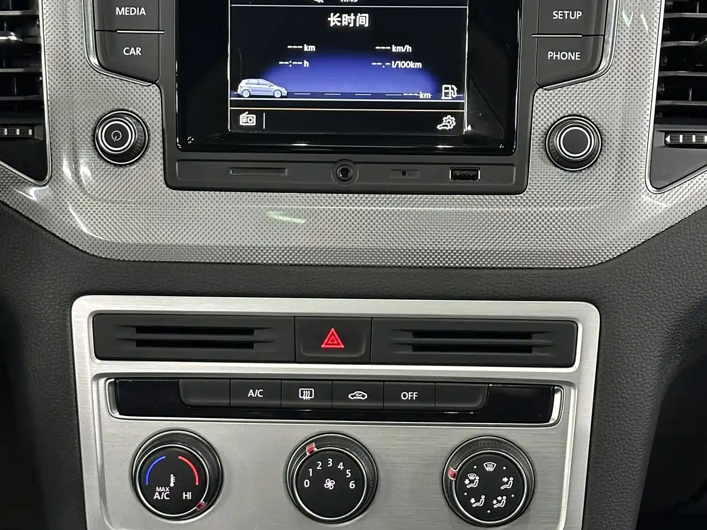 Volkswagen Golf Sportsvan 2016 230TSI Automatic Progressive фото 23