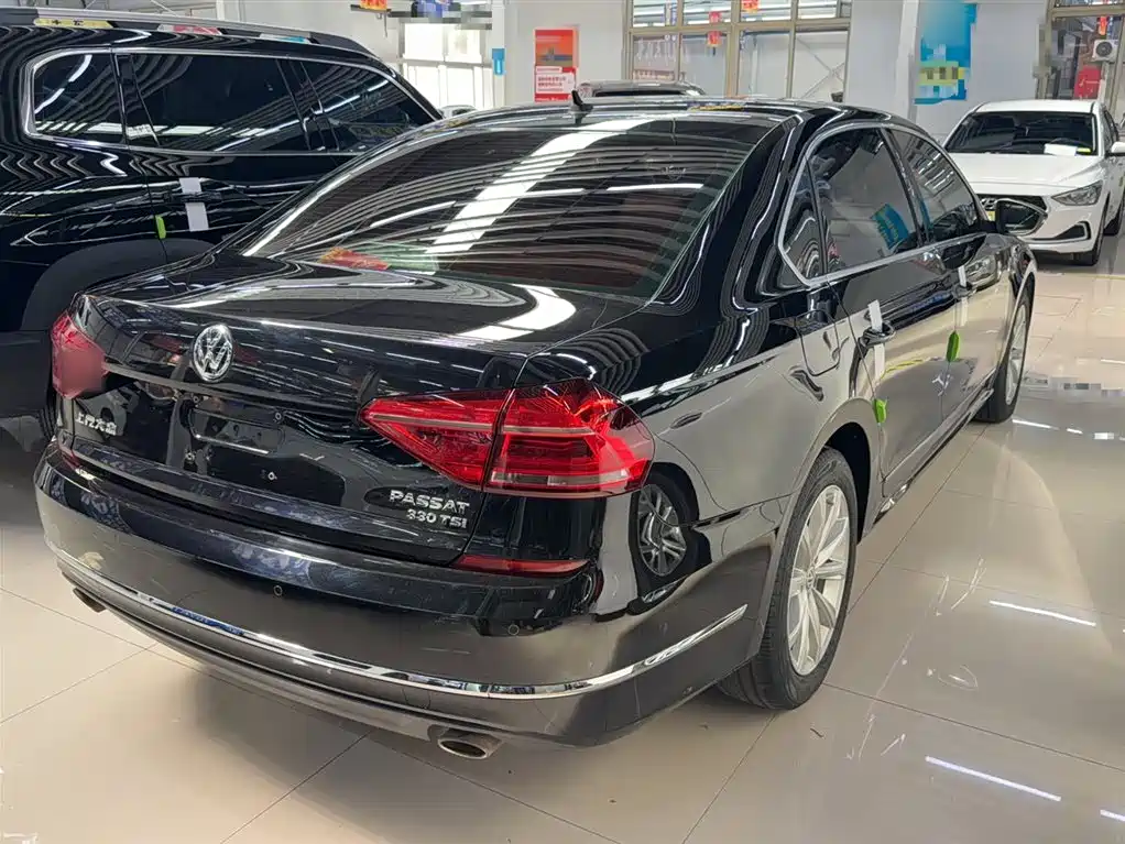 Volkswagen Passat 2017 330TSI DSG Prestige фото 9