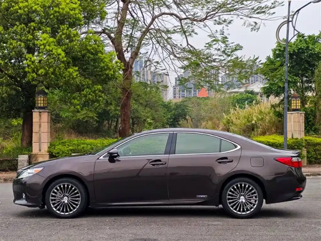 Lexus ES 2014 300h Elite Edition фото 15