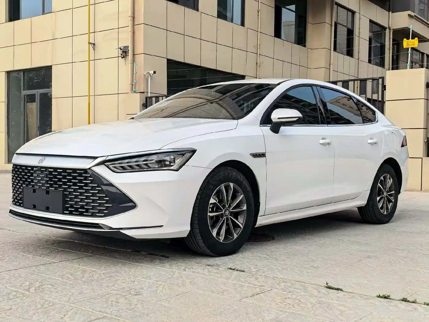 BYD Qin PLUS 2023 Champion Edition DM-i 55KM Leading фото 2