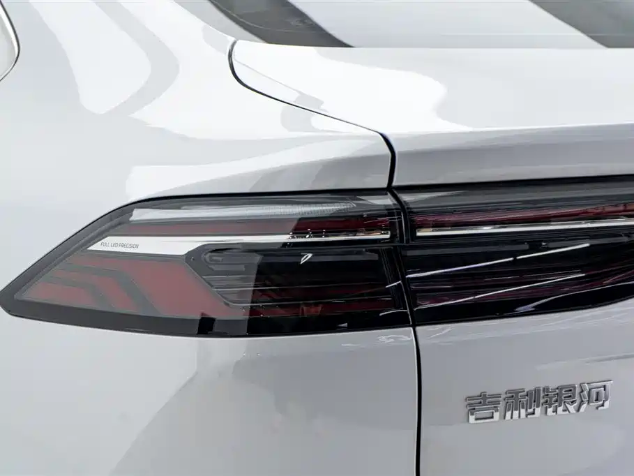 Geely Galaxy Galaxy A7 2025 EM-i фото 11