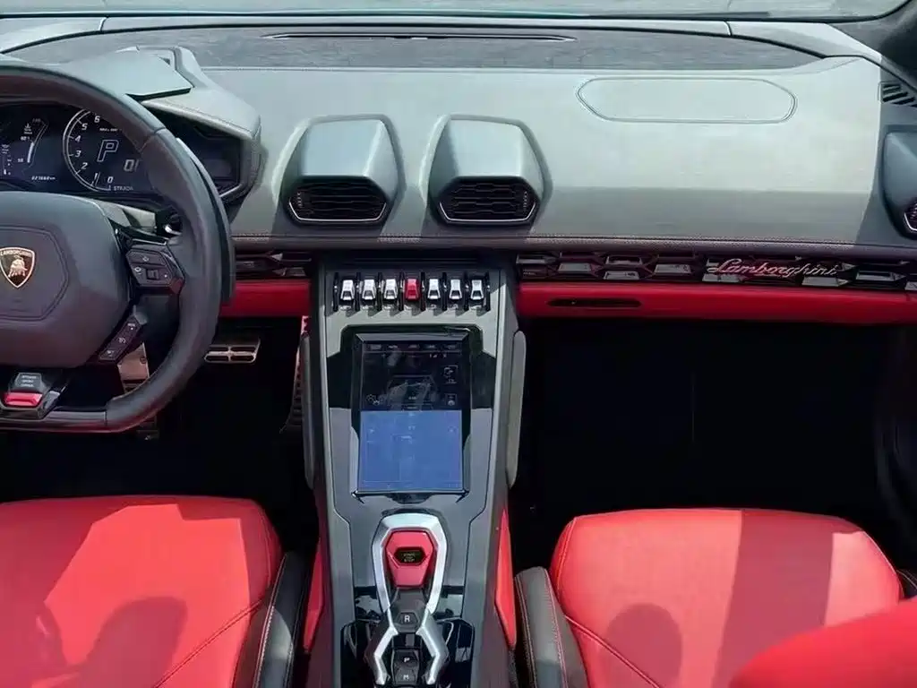 LAMBORGHINI HURACÁN