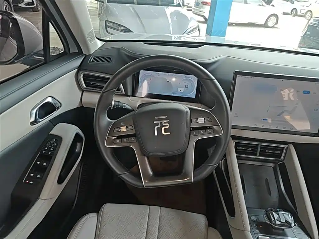 BYD Yuan UP 2024 401KM Surpass Edition фото 11