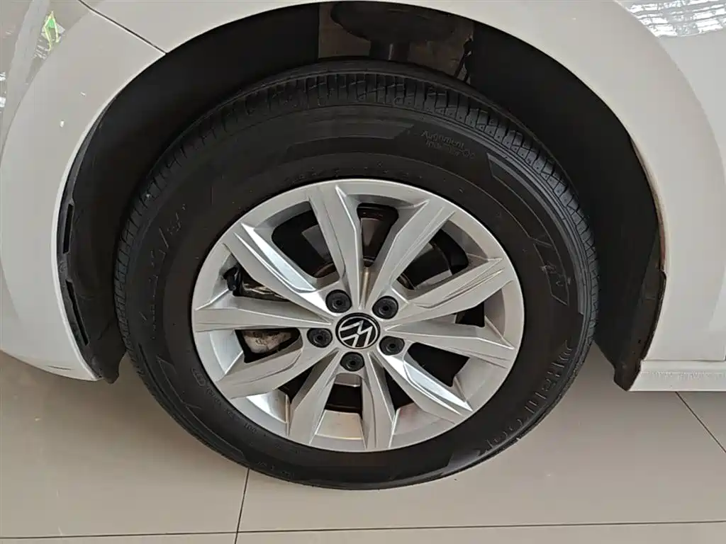 Volkswagen Polo 2023 Plus 1.5L Automatic Colorful Tech Edition фото 23