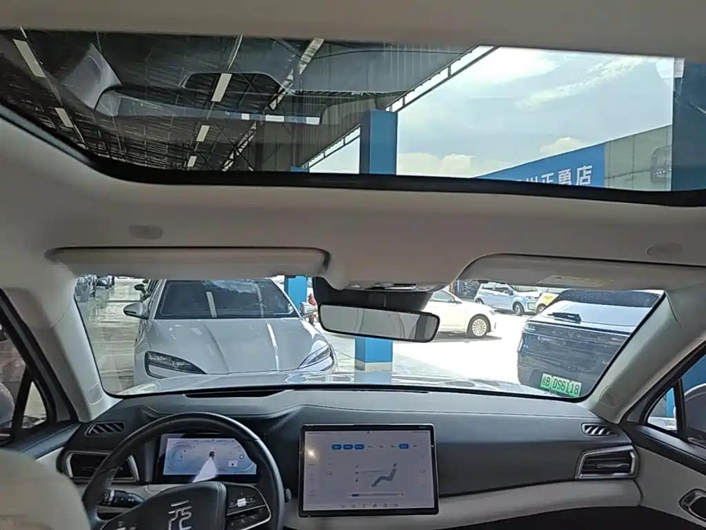 BYD Yuan UP 2024 401KM Surpass Edition фото 18