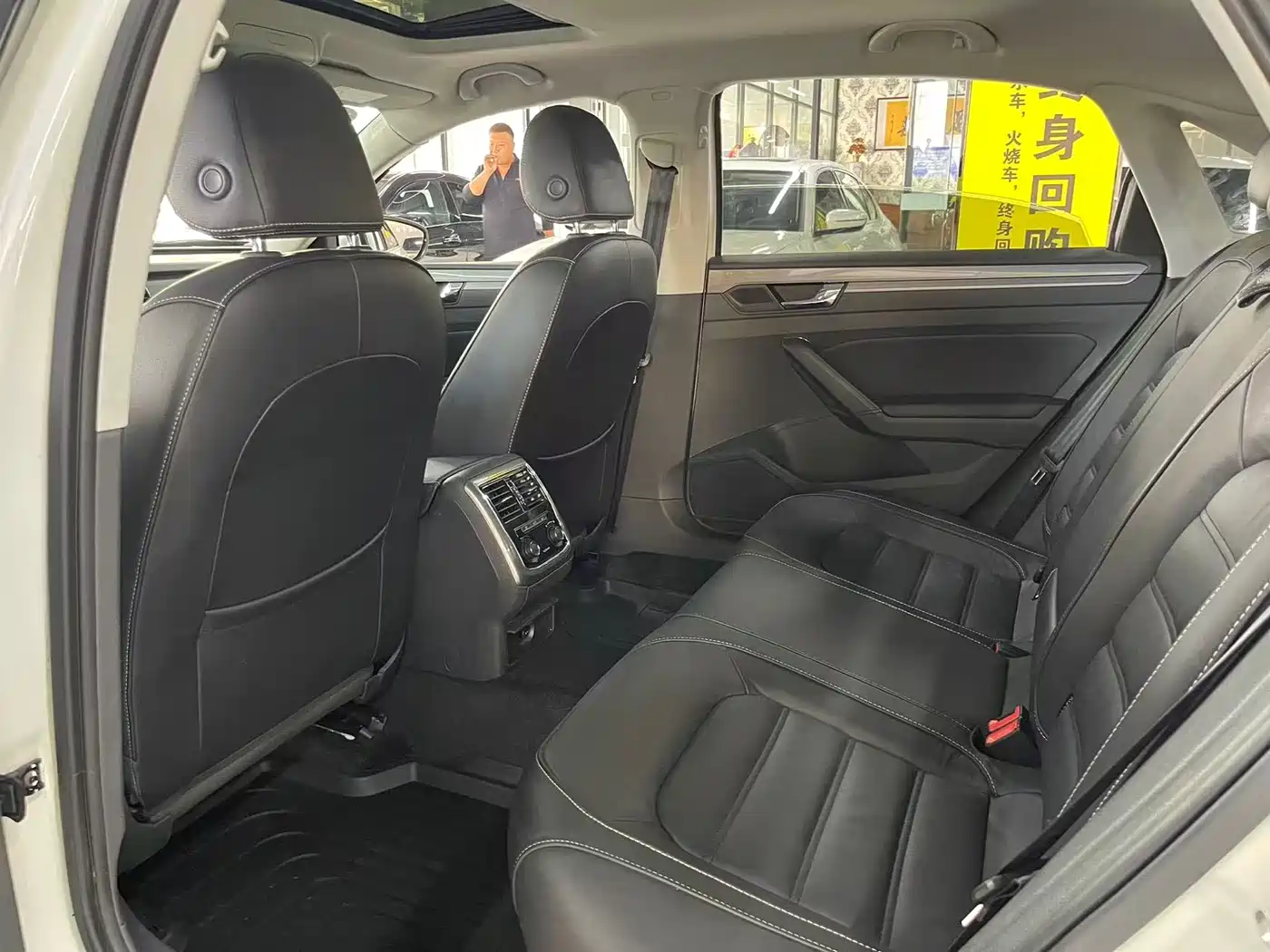 Volkswagen Passat 2017 330TSI DSG Prestige фото 8