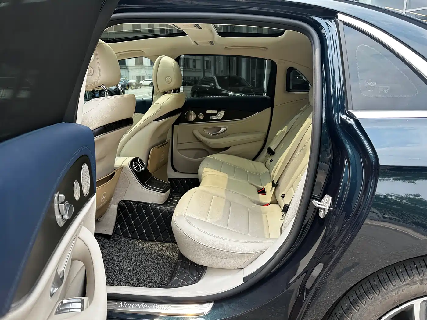 Mercedes-Benz E-Class 2023 E 300 L Sport Luxury фото 10