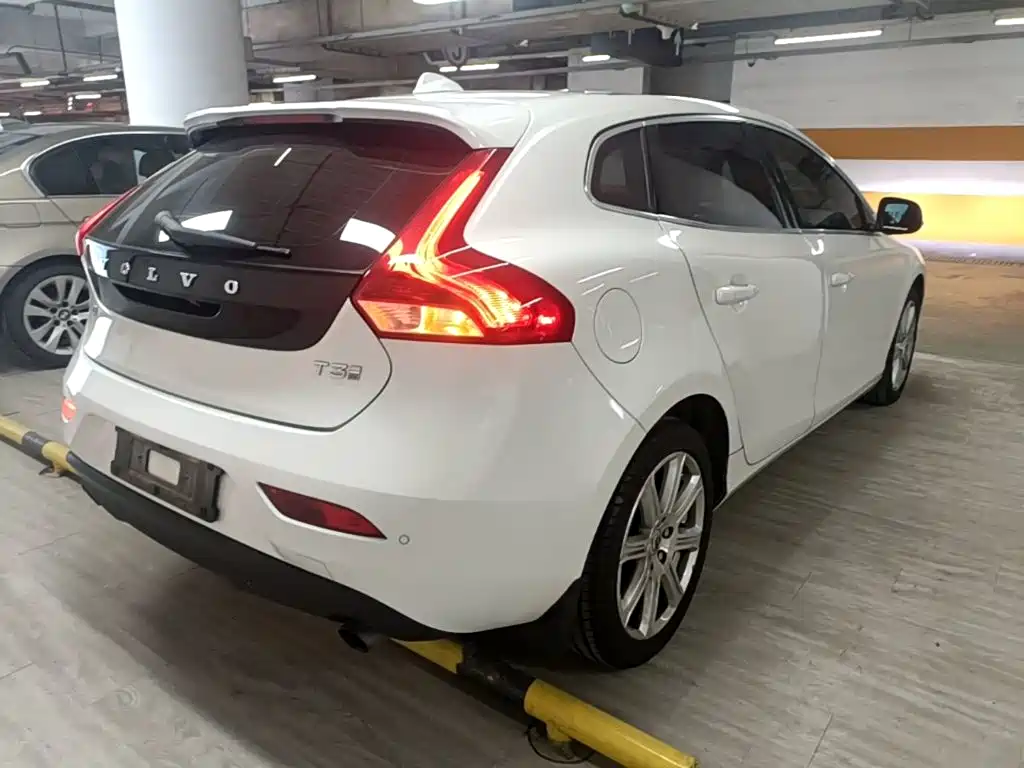 Volvo V40 2017 2018 T3 R-Design Edition