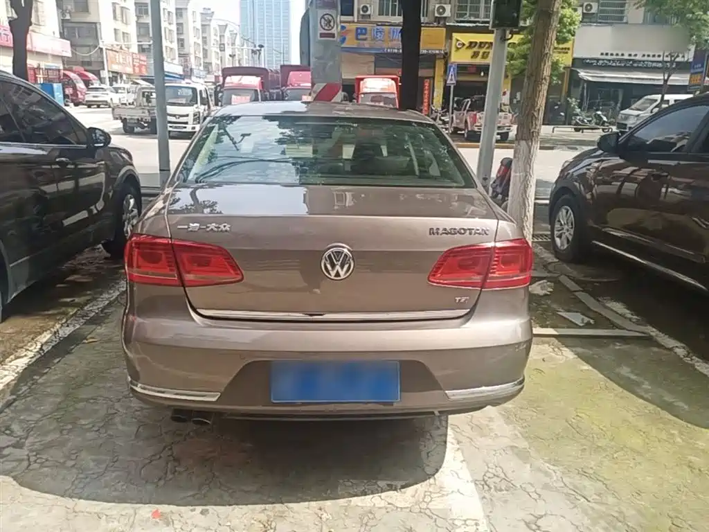 Volkswagen Magotan 2015 Facelift 1.8TSI Premium фото 6